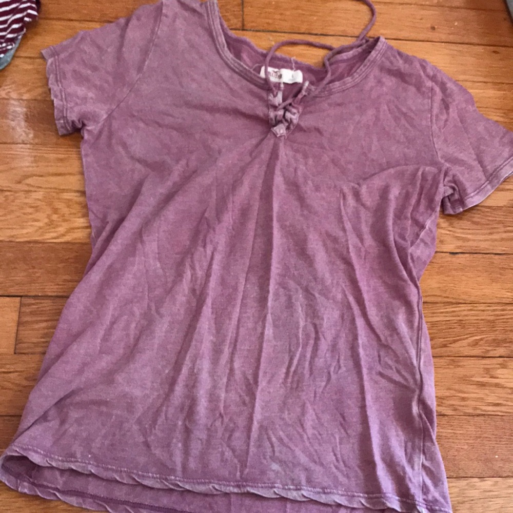 Hollister trendy cross shirt